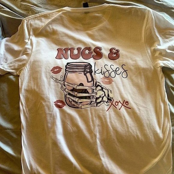 Unisex sizing gildan softstyle short sleeve tshirt. Size medium.New con. 2sided‎ - Picture 2 of 3